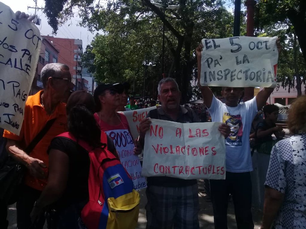 Vecinos protestaron en Vargas para exigir salarios dignos (Video)