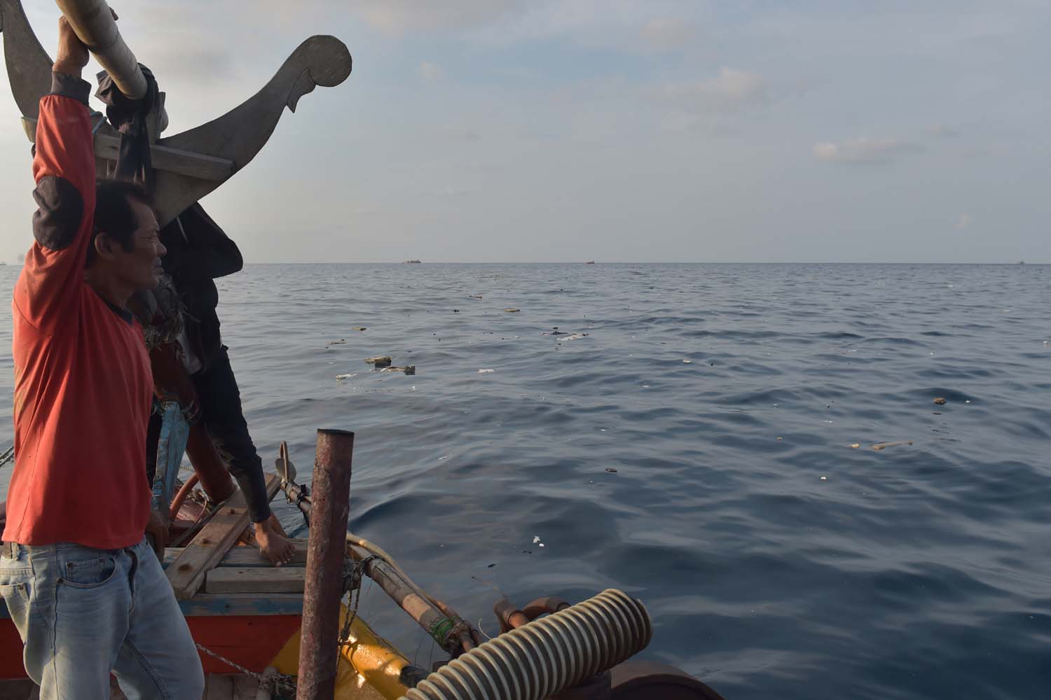 La operación de rescate de los cuerpos del avión de Lion Air siniestrado en Indonesia (Fotos)