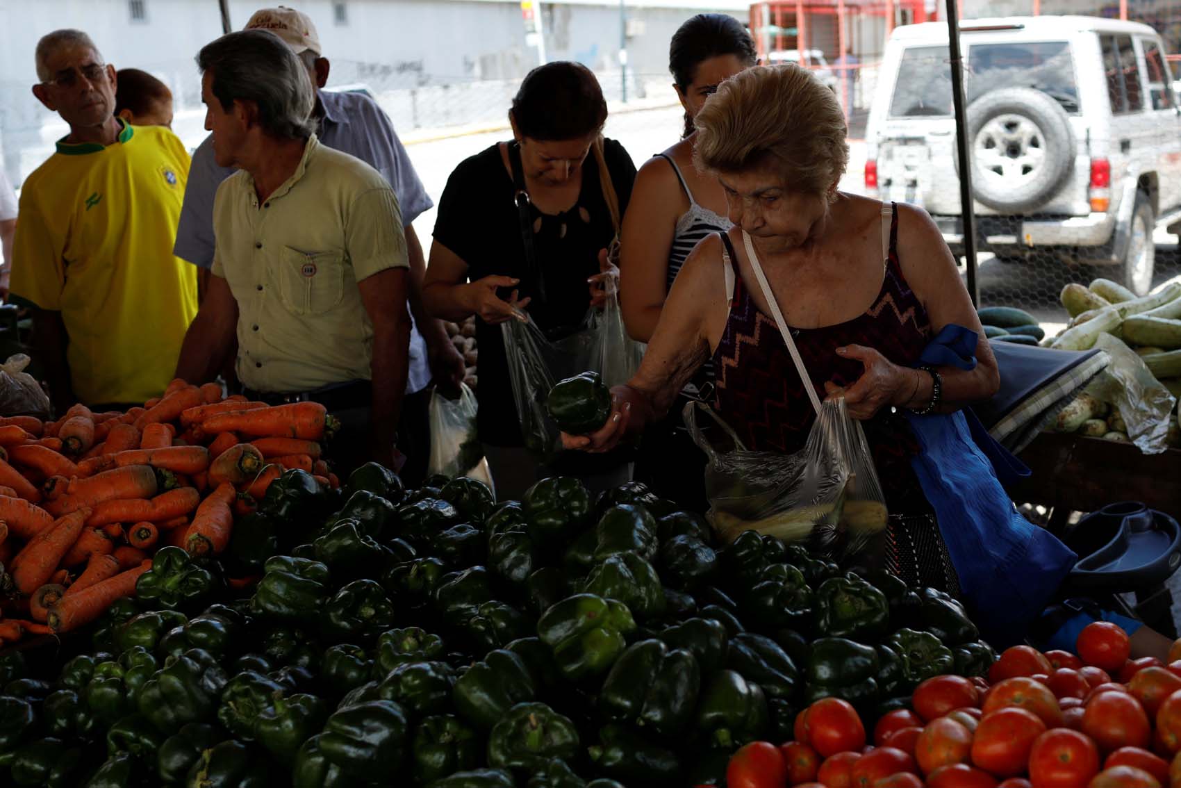 Continúa la hiperinflación en Venezuela al cerrar junio en 24,8 % y con salario de hambre, asegura la AN (Video)