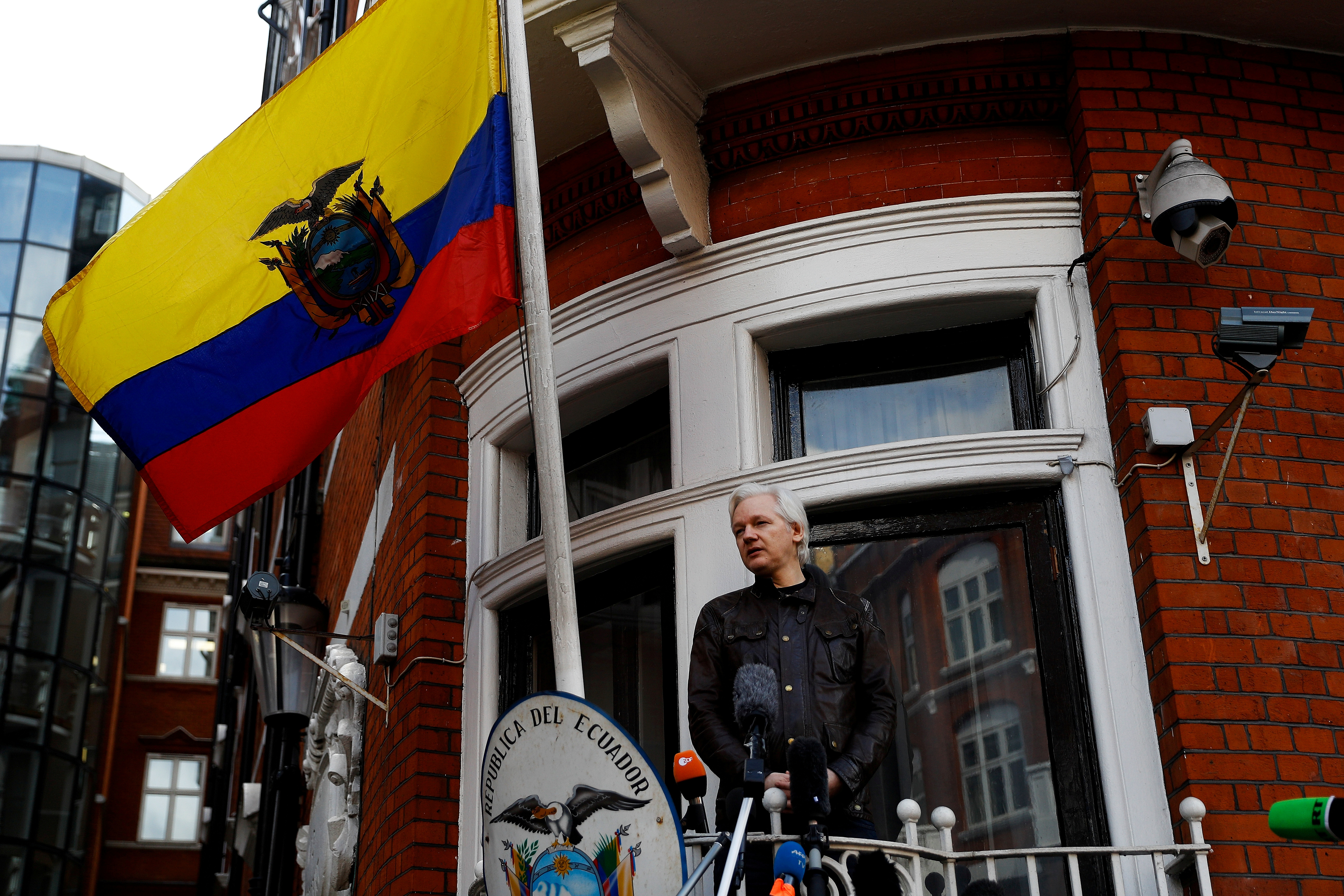 Ecuador se niega a interceder más por Assange luego que demandara a su gobierno