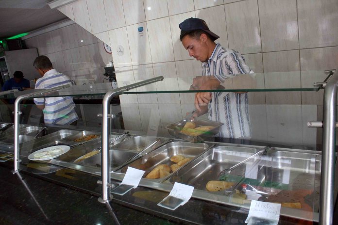 Cómete algo… Esto pagan los tachirenses por un desayuno