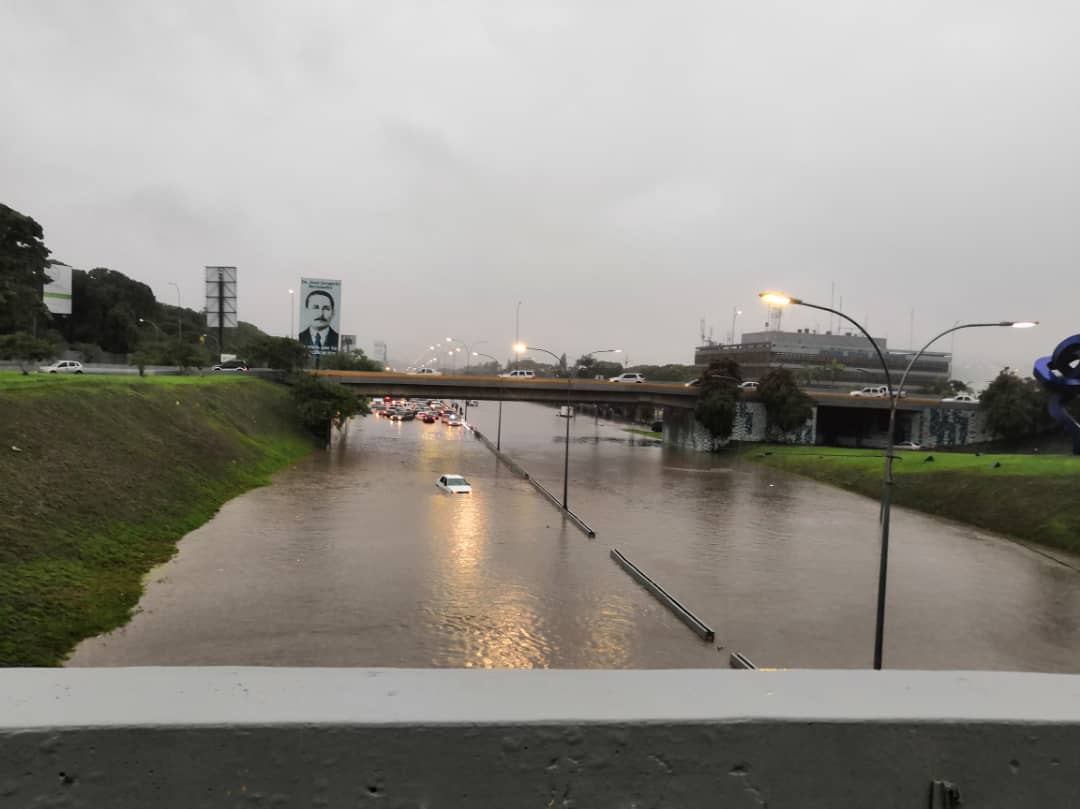 Diluvio puso a Caracas en jaque (Fotos y videos)