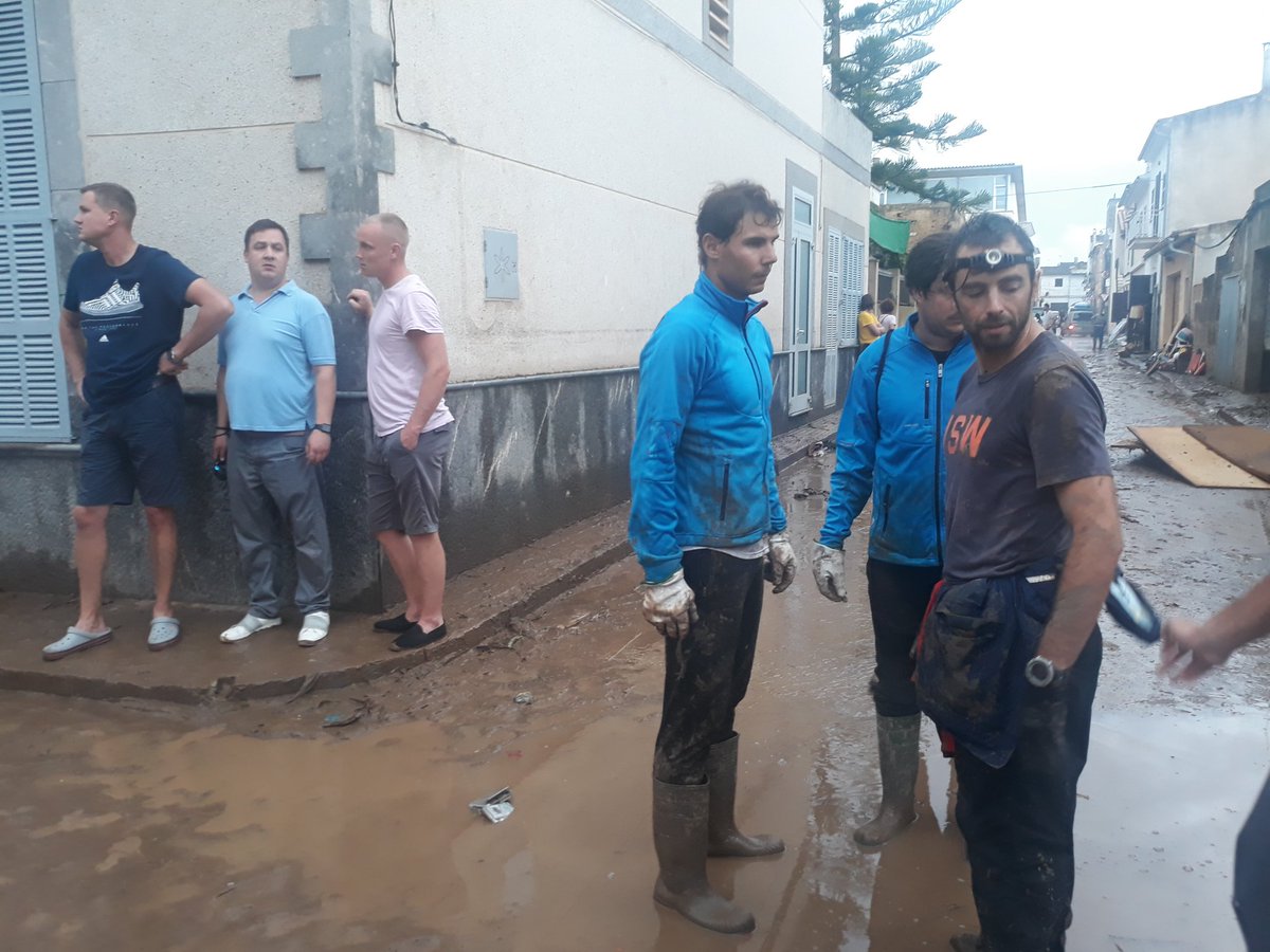 ¡Qué grande! Rafa Nadal se sube los ruedos y apoya a las víctimas de las inundaciones en Mallorca (Video)