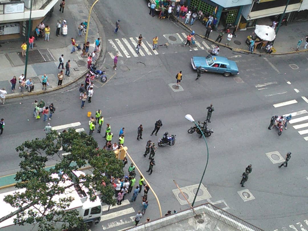 Protesta en la avenida Baralt por falta de agua #12Oct (fotos)