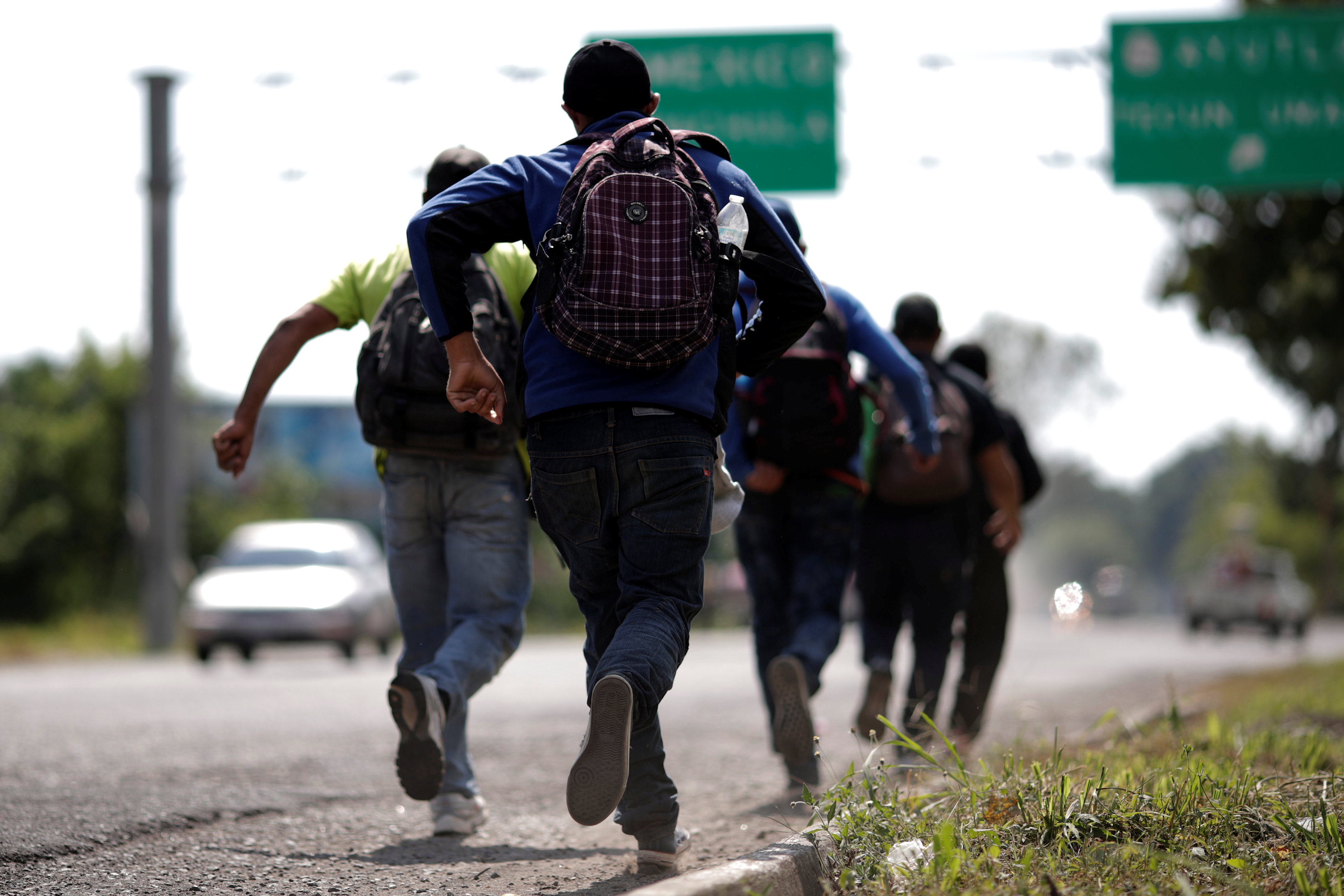 Cifran en más de 1.700 los salvadoreños que partieron en caravanas hacia EEUU