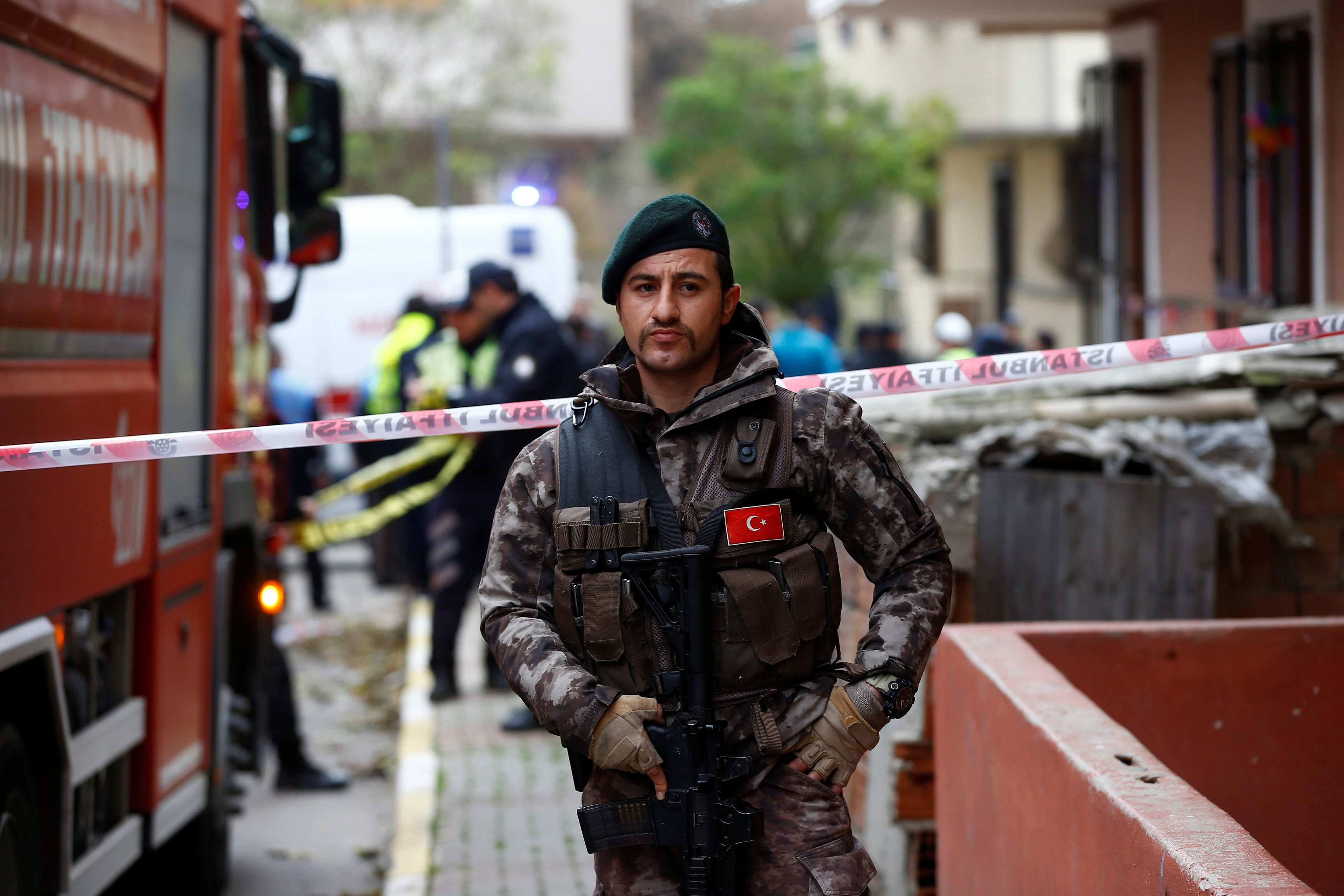 Mueren cuatro soldados al estrellarse un helicóptero en Estambul (Fotos)