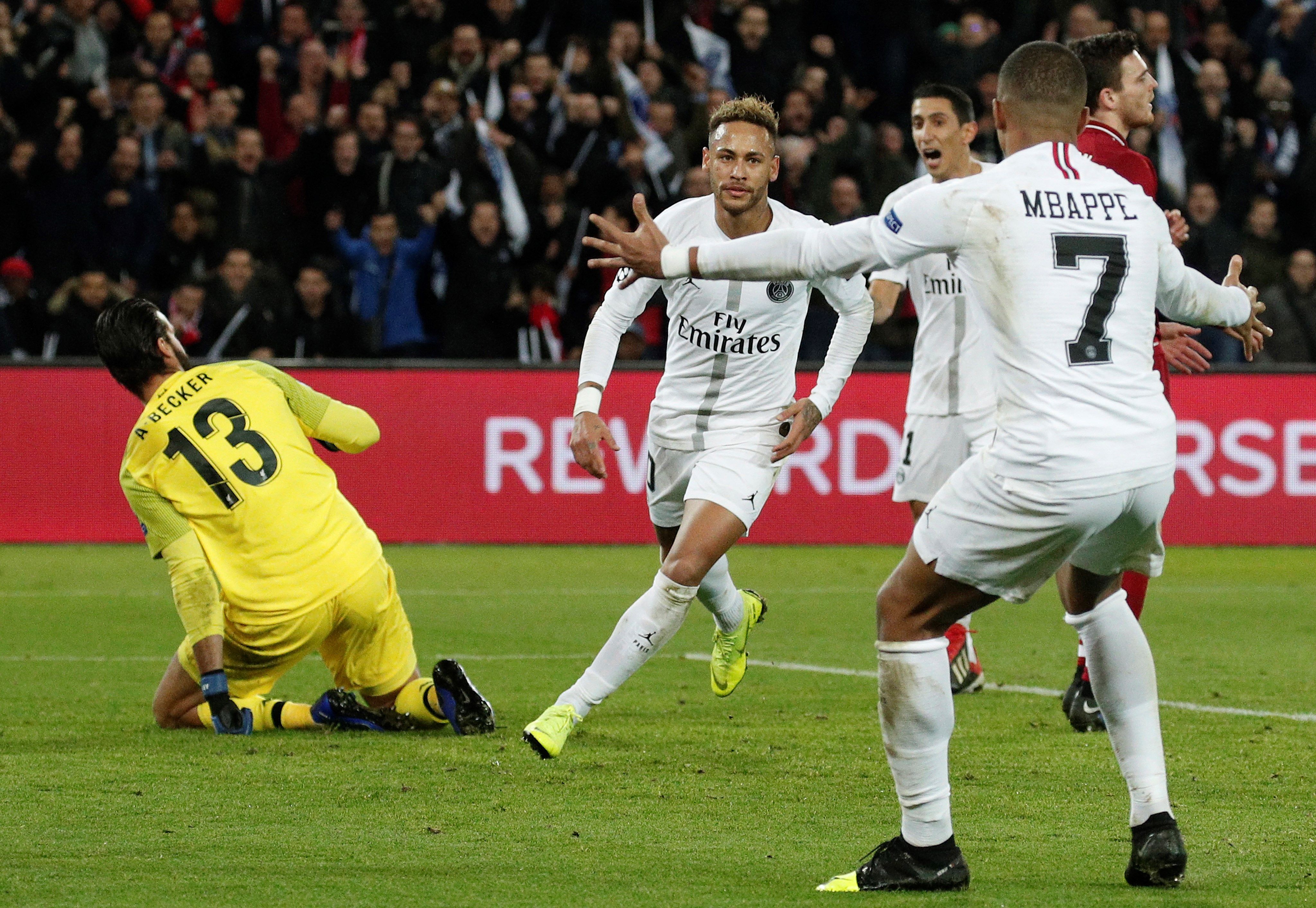 Neymar y Mbappé mantienen con vida al PSG en la Champions