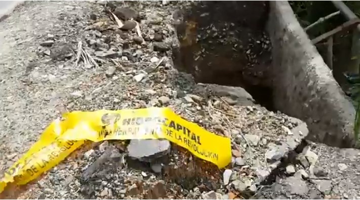 Denuncian que Hidrocapital no se avoca a solucionar las tuberías rotas en Carrizal (Video)