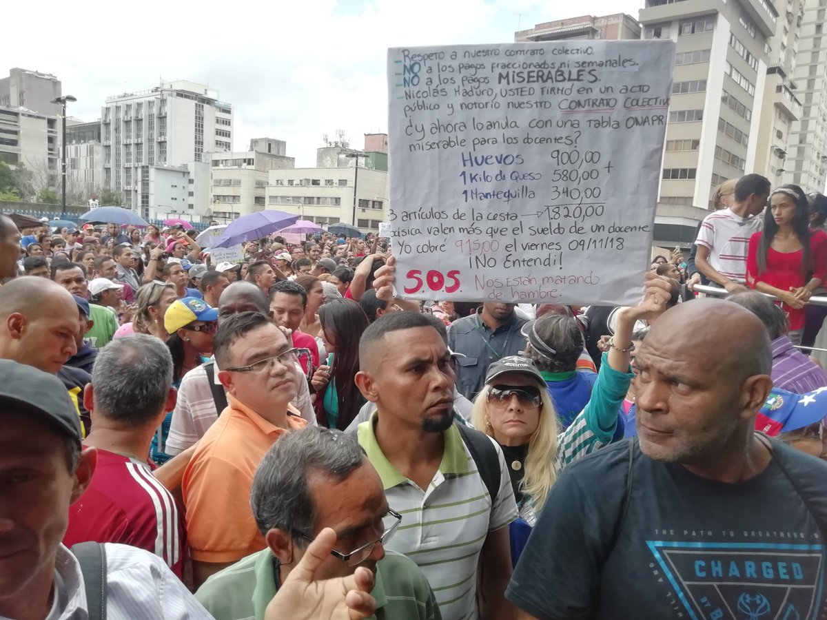 Maestros denuncian “secuestro” de sindicalistas en la sede del Ministerio de Educación (video)