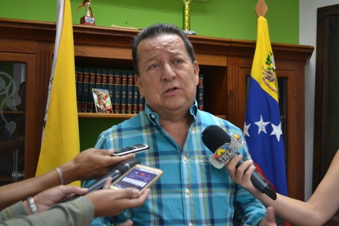 Ante acumulación de basura en las calles de San Cristóbal, el alcalde emite alerta sanitaria