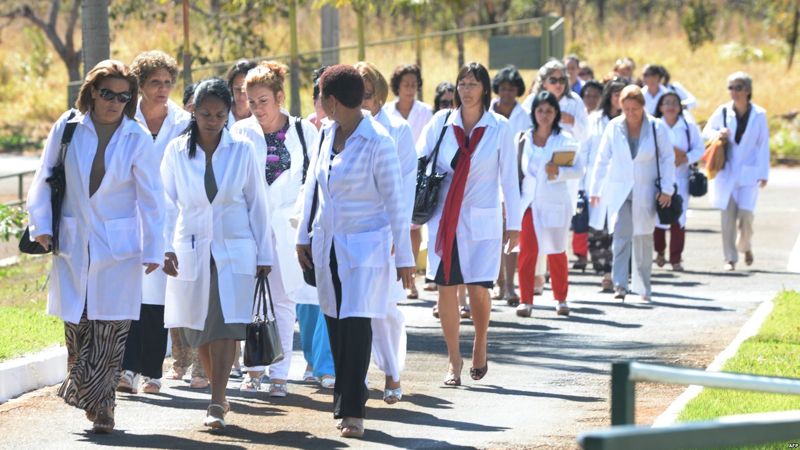 Aseguran que 611 ciudades en Brasil se quedarán sin médicos tras la salida de galenos cubanos