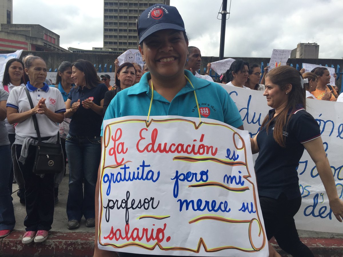 Docentes y obreros de Fe y Alegría manifiestan frente al Ministerio de Educación #13Nov (Fotos y video)