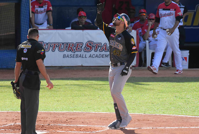 Félix Pérez le cayó a “palos” a Cardenales y acercó a Leones al segundo puesto: Resultados de la LVBP del #22Dic