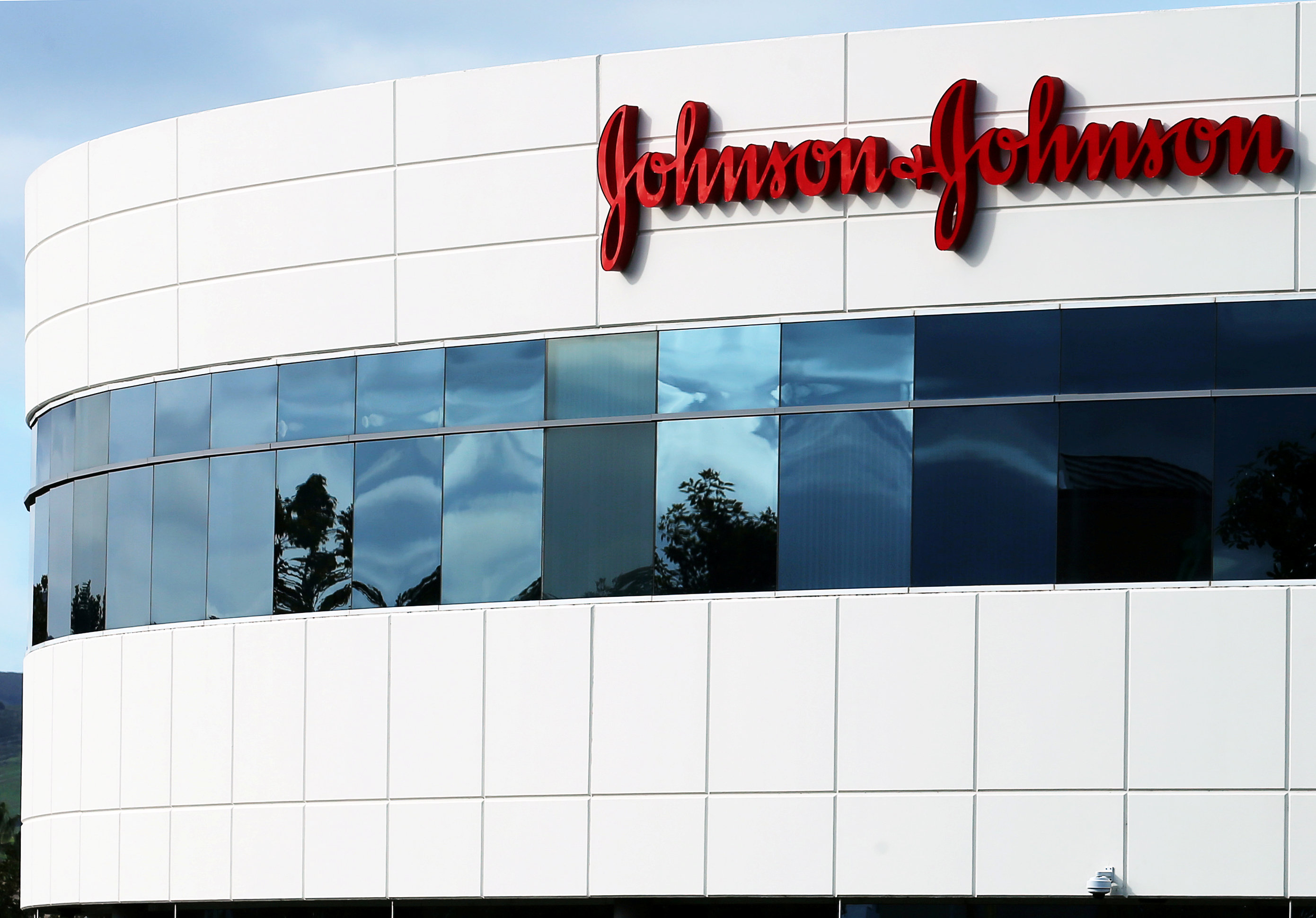 Johnson & Johnson se desploma por ocultar que su talco contenía amianto