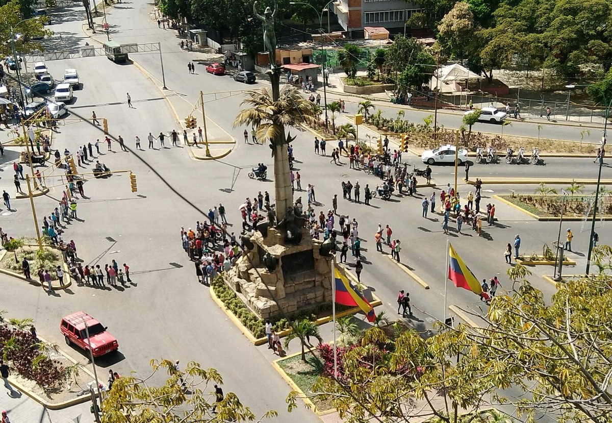 En la redoma de La India también protestan por el pernil navideño #29Dic (fotos)