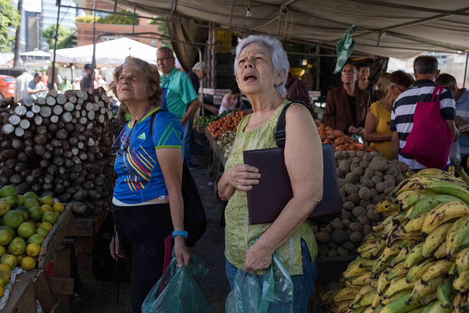 Necesitas 37 sueldos mínimos para comprar la cesta navideña, asegura Cendas