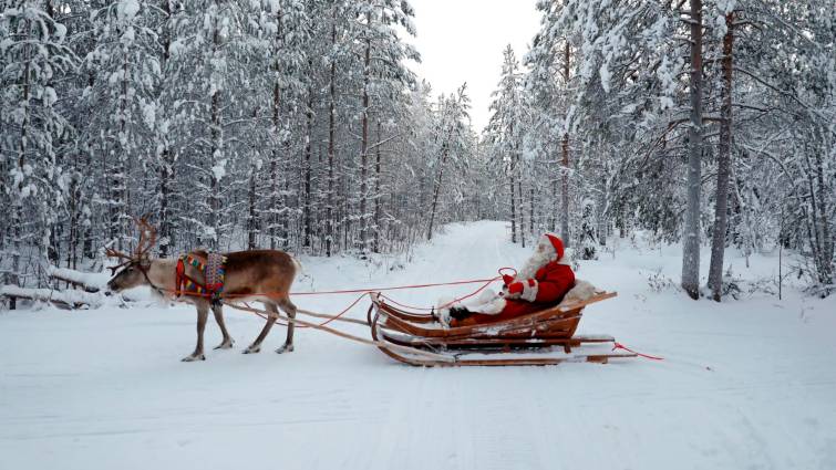 Santa Claus comenzó su gira internacional rastreado por el Ejército de EEUU