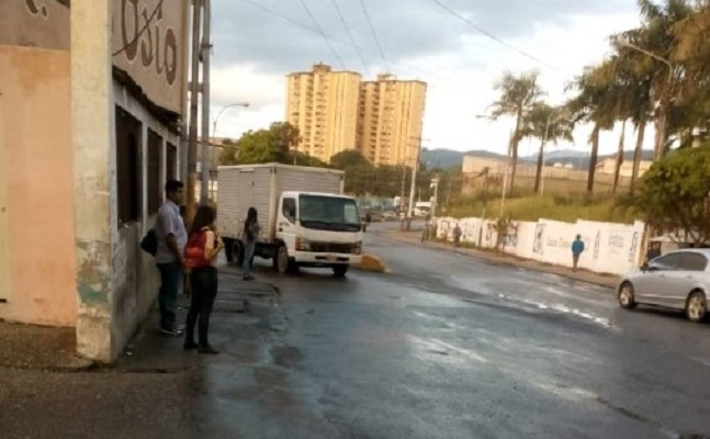 Lunes atípico… Calles desoladas en los Valles del Tuy (Fotos)