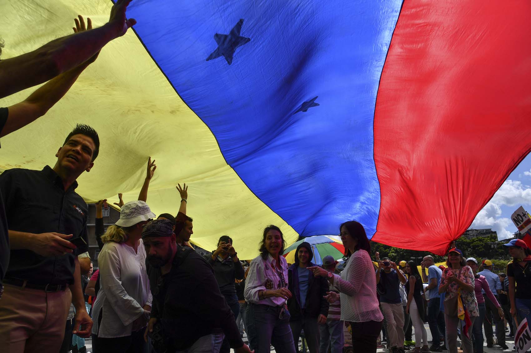 Venezolanos salen de nuevo a la calle en apoyo a Guaidó y rechazo a Maduro #2Feb