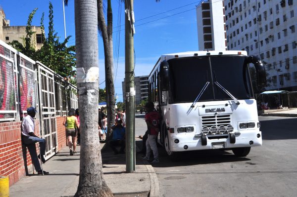 Robo frustrado en un transporte público deja un muerto, un aprehendido y una niña herida