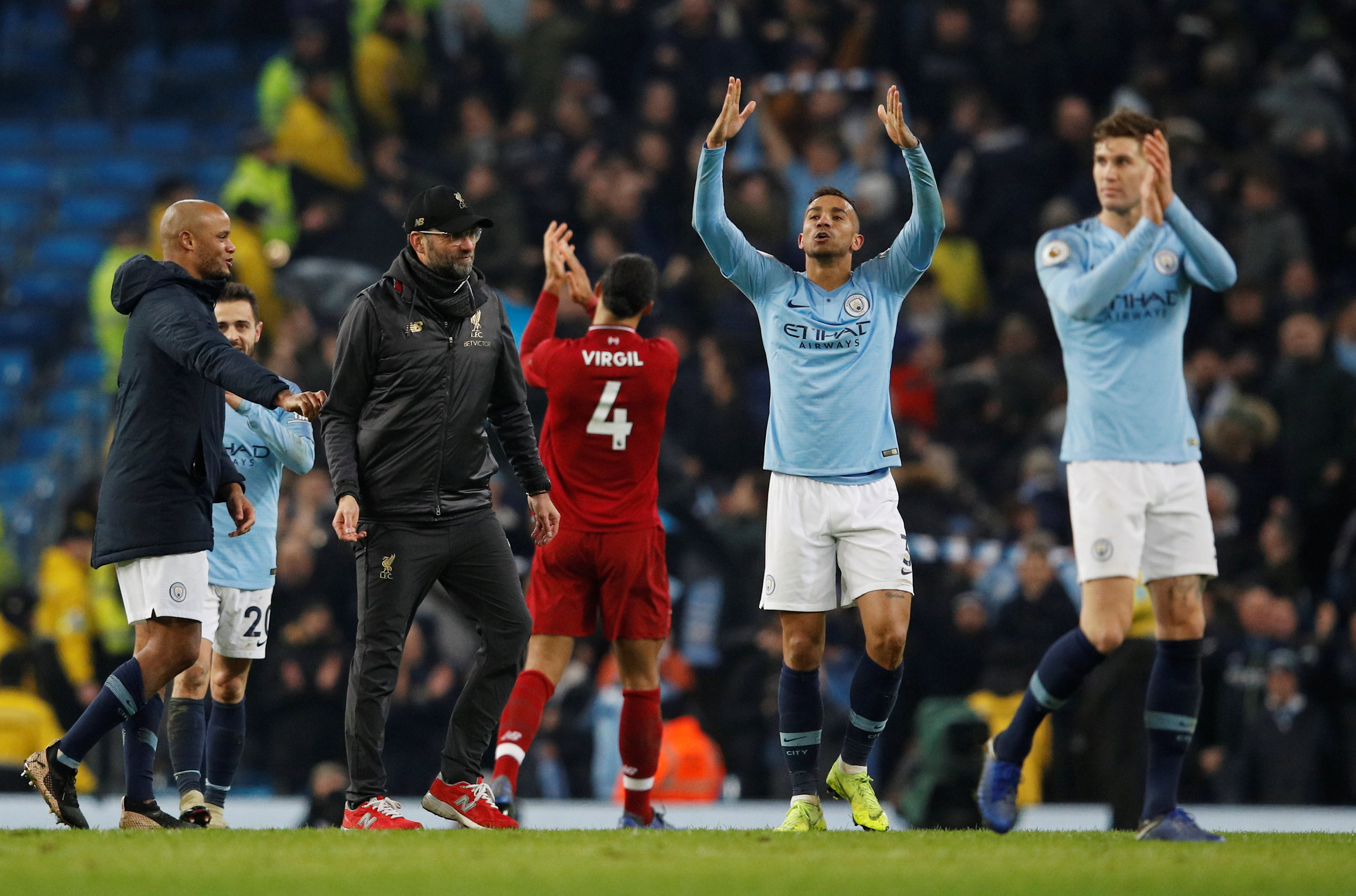 Manchester City termina con el invicto del Liverpool y se mete en pelea por el título