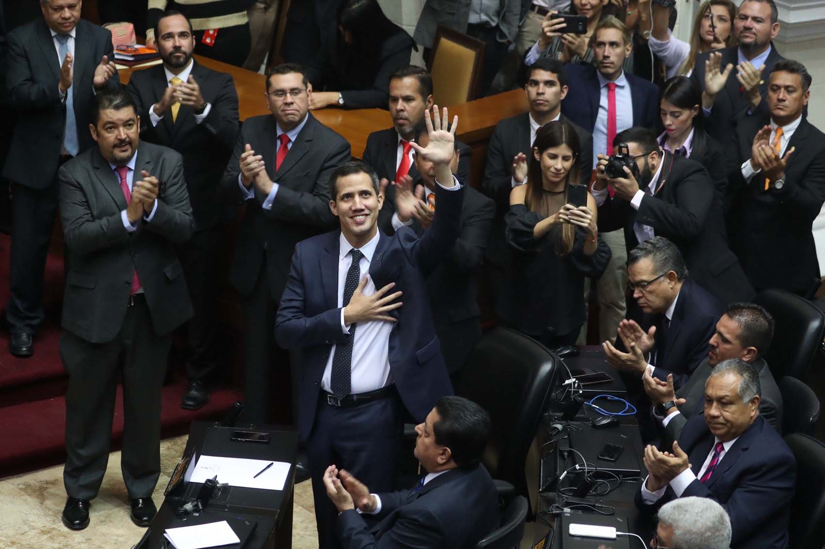 El legítimo Parlamento de Venezuela, presionado para reemplazar a Maduro en el poder