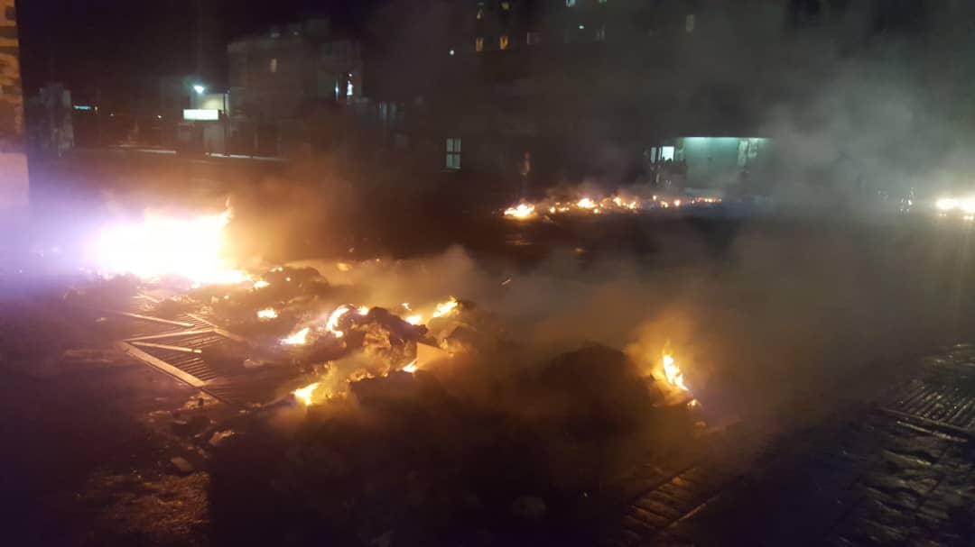 En Imágenes: Barricadas avivan protesta en la avenida Fuerzas Armadas