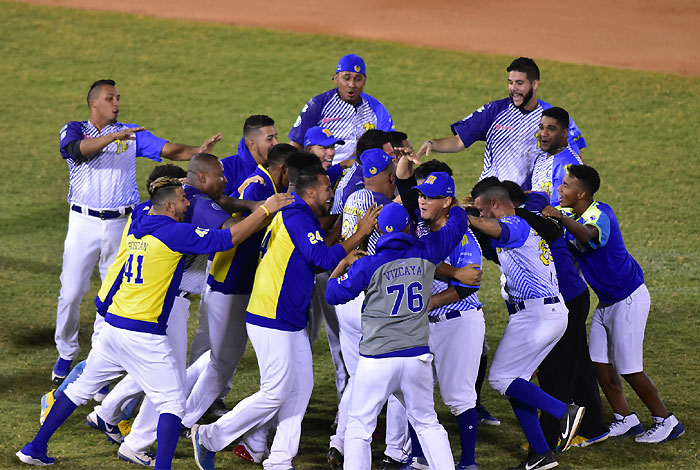 Magallanes sobrevivió a la invasión felina y se clasificó a semis: Resultados de postemporada del #11Ene