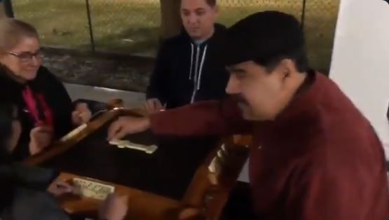 ¿Premio o castigo? Si ganas este torneo de dominó, podrás enfrentar a Maduro y Cilia (FOTO)