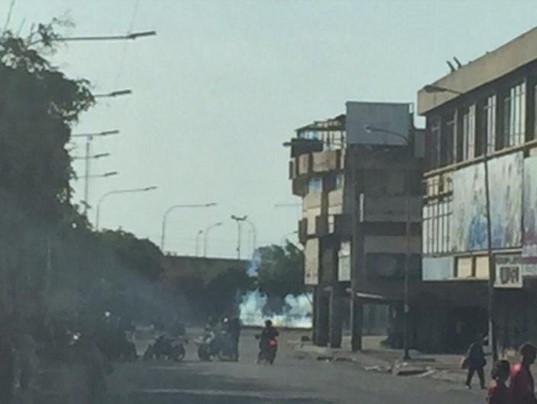 Fuertes protestas en el mercado Las Pulgas en Maracaibo #9Ene (video)