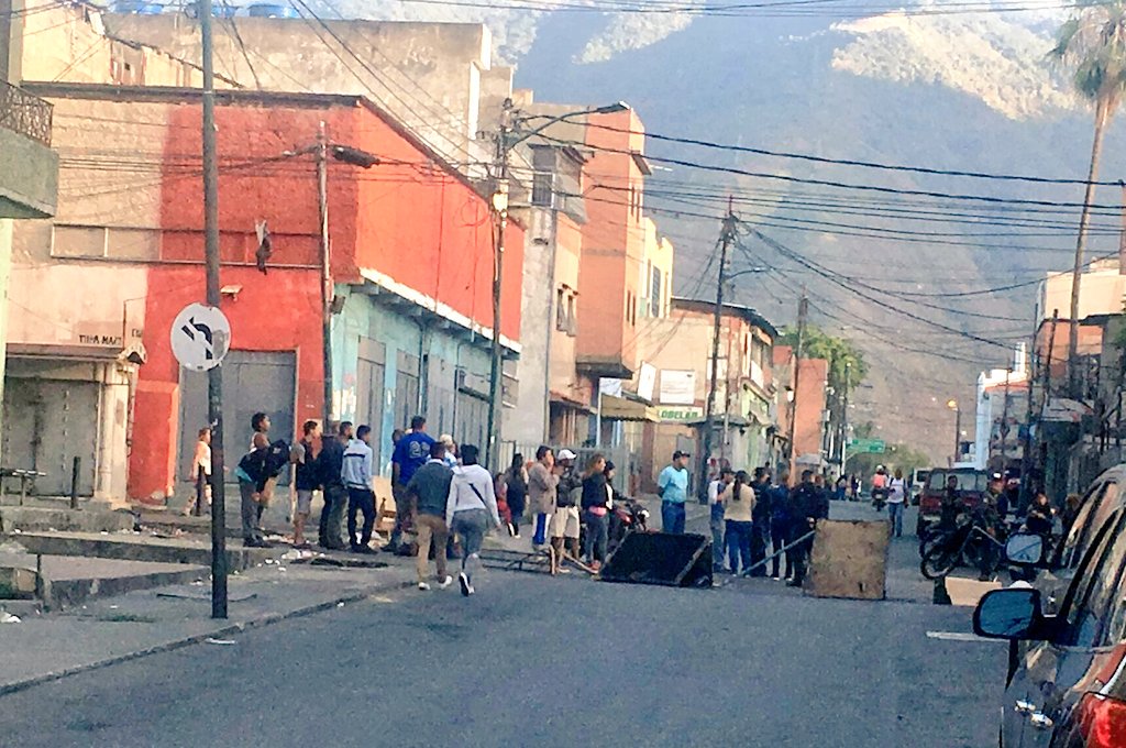 Protestan en Catia por tener cinco días sin luz #7Ene