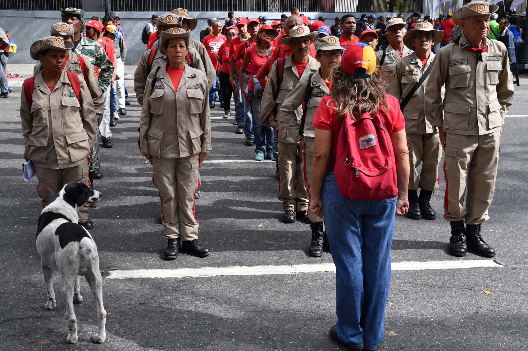 Los milicianos listos para marchar en el día de la Juventud en apoyo al usurpador (FOTO)