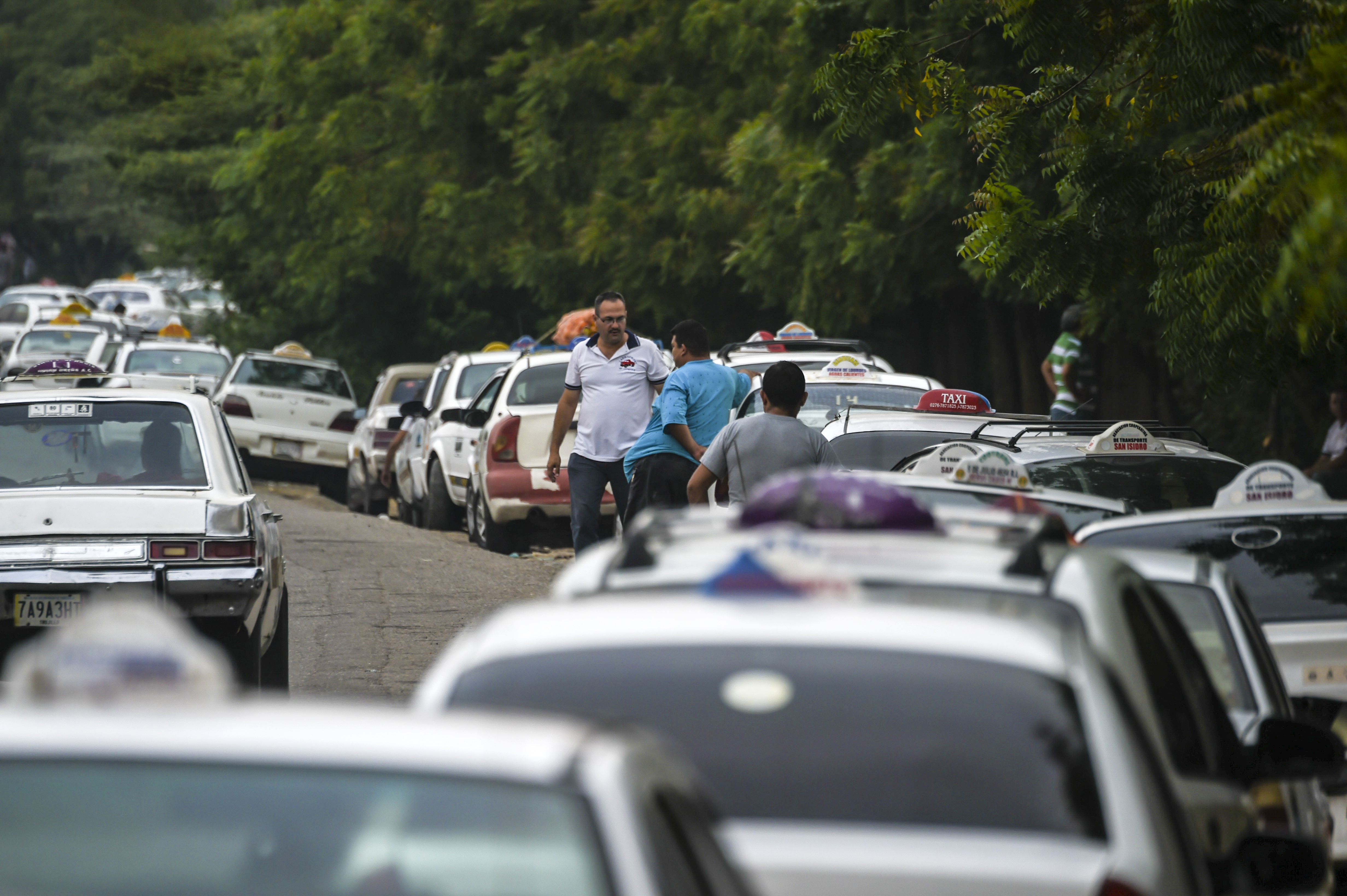 Hecho en socialismo: Líneas de taxis en peligro de extinción por la escasez de gasolina