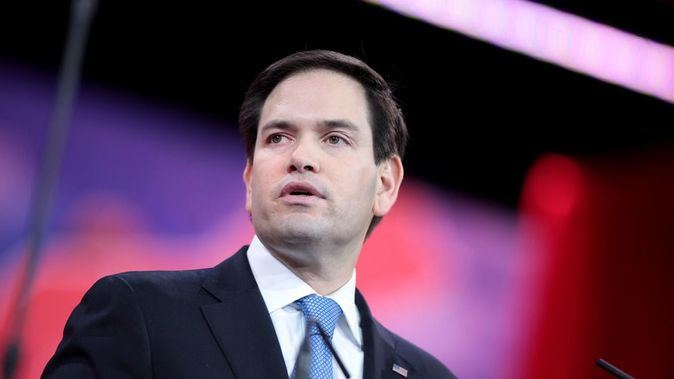 “Hombres y mujeres de las fuerzas del orden son atacados”, alertó Marco Rubio