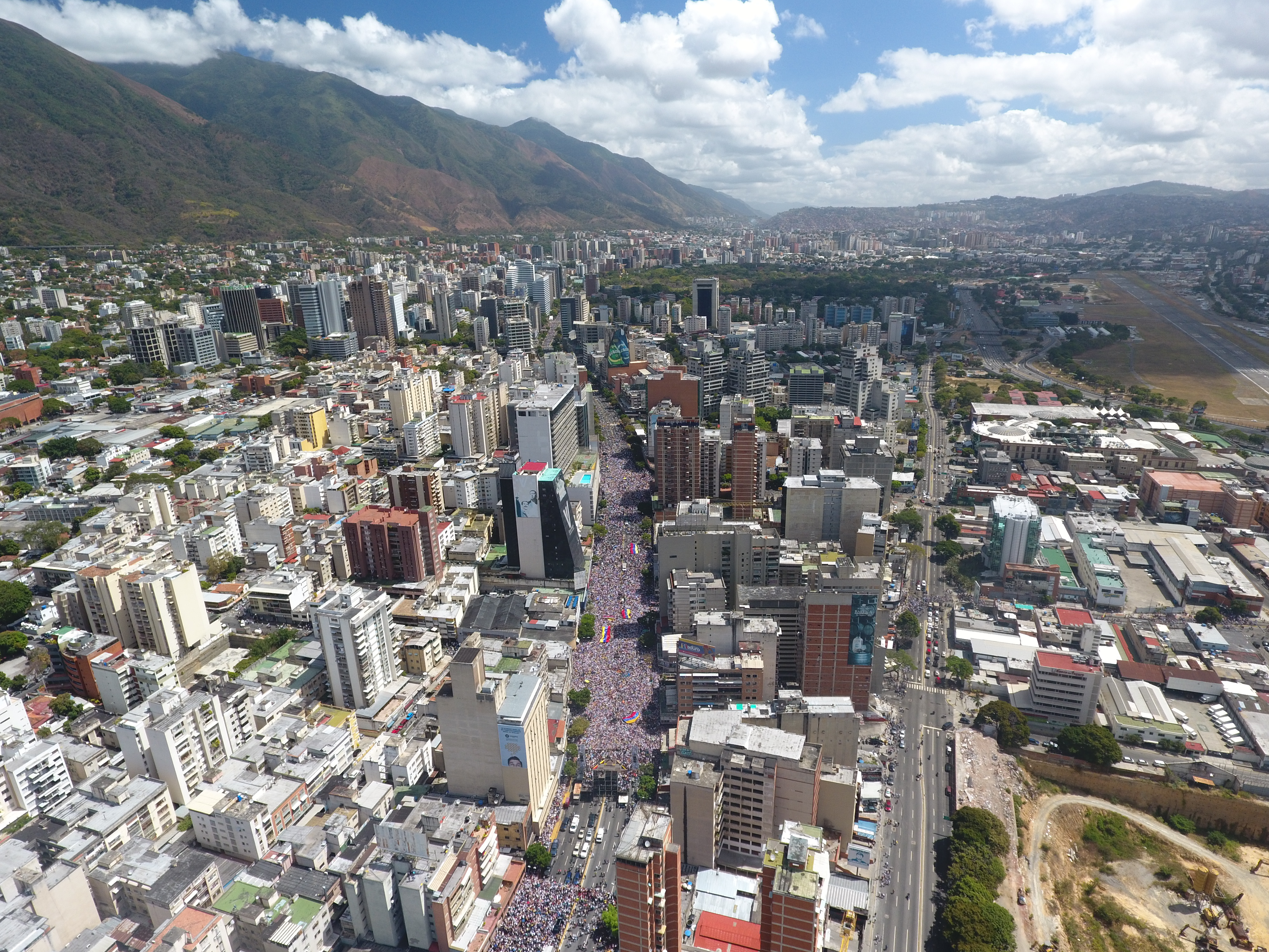 Desde un drone: Así estalla de júbilo la Francisco de Miranda en Caracas este #12Feb