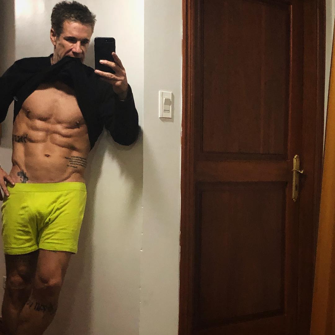 ¡Y le hizo zoom! Fernando Carrillo publicó una foto de sus nalgas desnudas