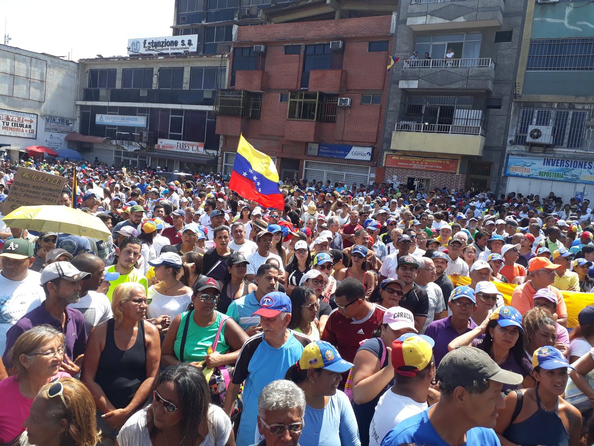 Vargueses tomaron las calles para exigir el fin de la usurpación #2Feb (fotos y video)