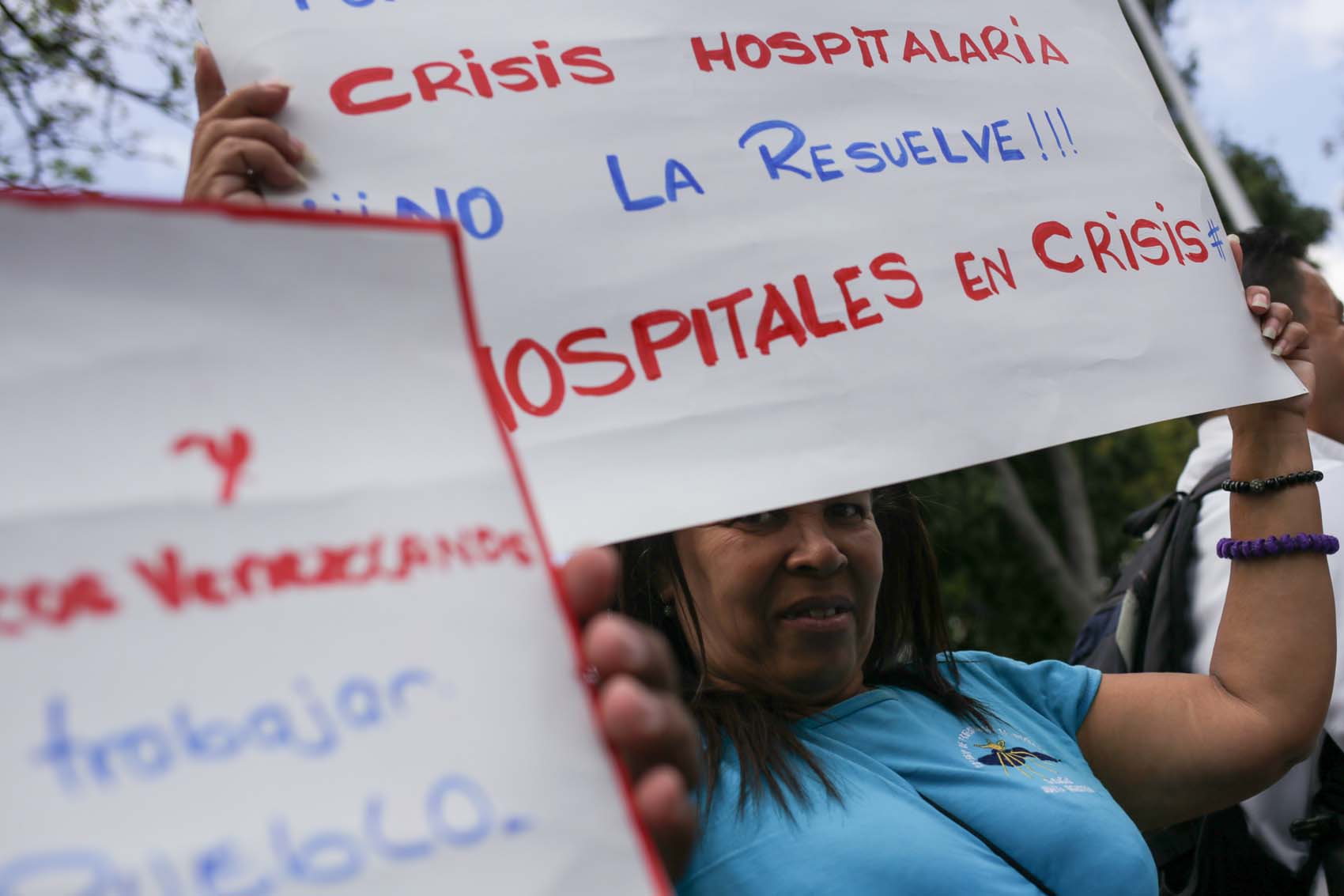 Autoridades intentaron apagar una protesta en el Pérez Carreño por falta de asensores (Video)