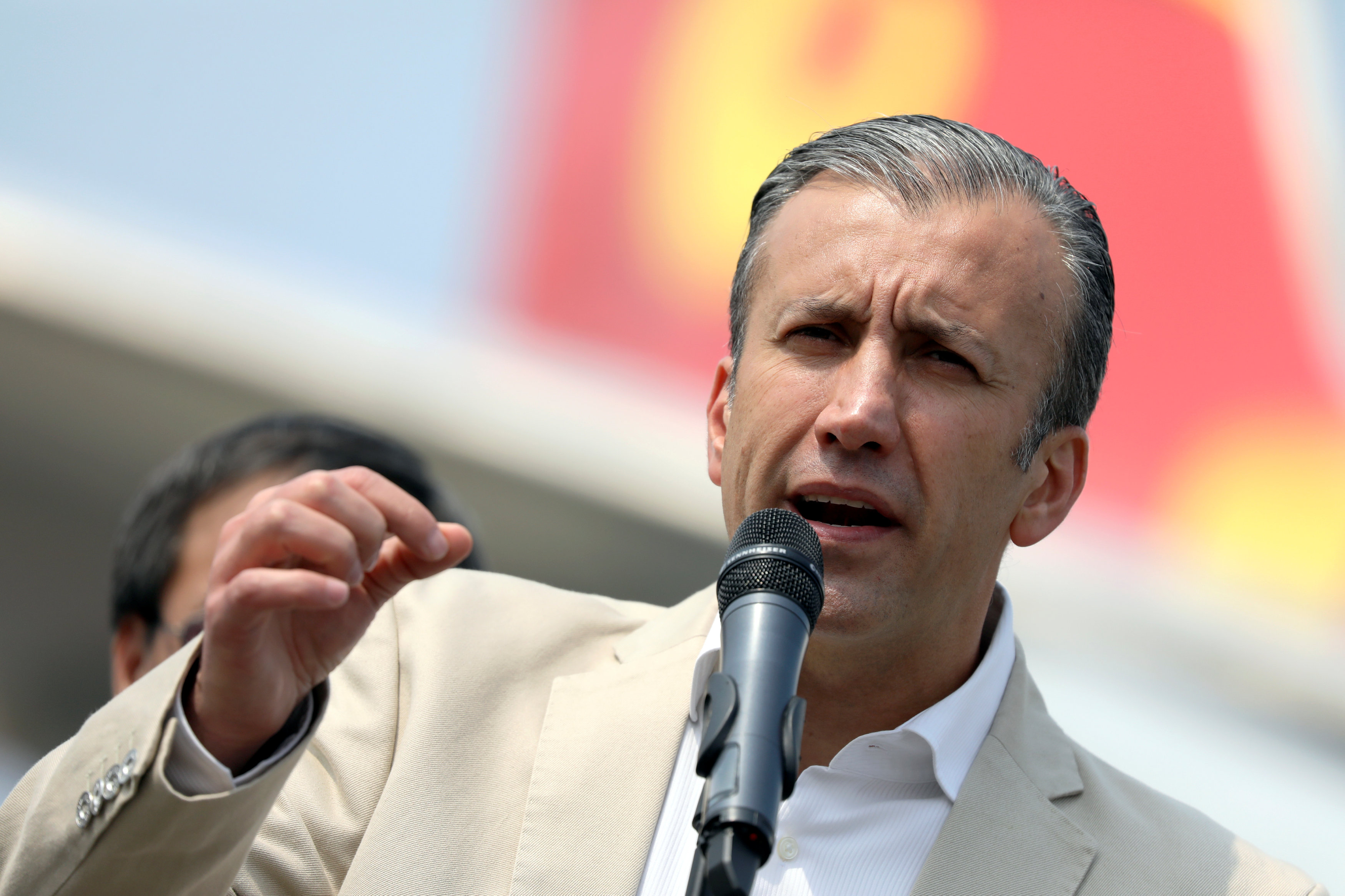 ¡Salió el primer dolido! El Aissami lamentó renuncia de Evo Morales