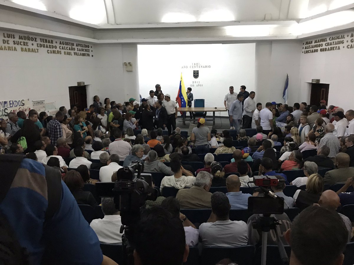 Así está el auditorio de Colegio de Ingenieros en Caracas #5Mar (Foto)