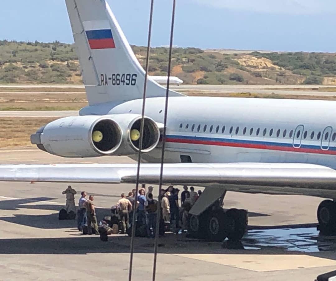 Aterrizan dos aviones de la Fuerza Armada rusa en Maiquetía (Fotos)