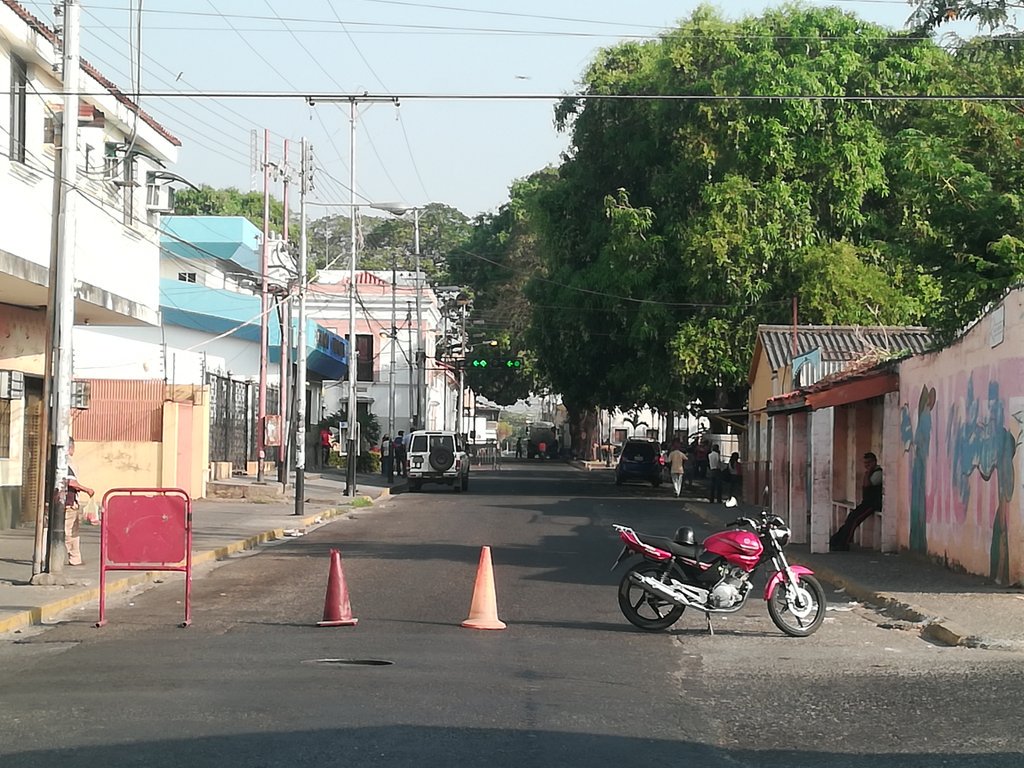 Cerraron los accesos de la Plaza Bolívar en Cojedes #4Mar (fotos)