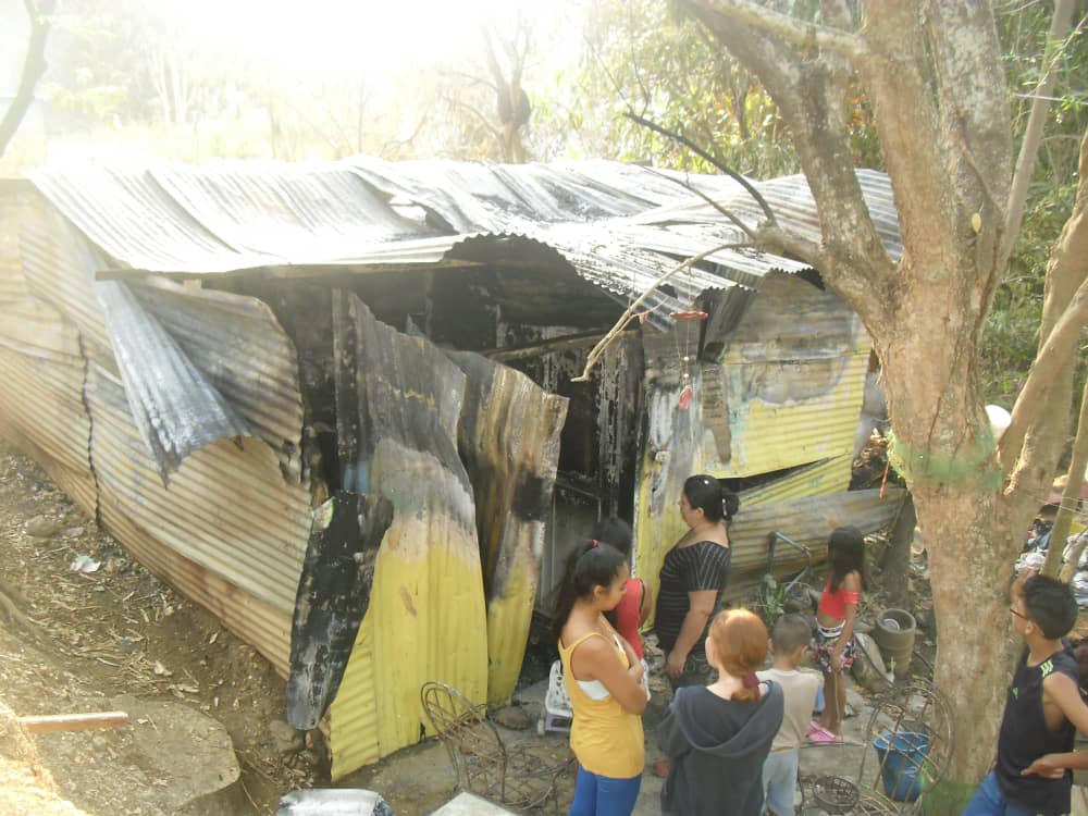 Familia lo pierde todo por encender una lámpara de gasoil durante el segundo apagón rojo