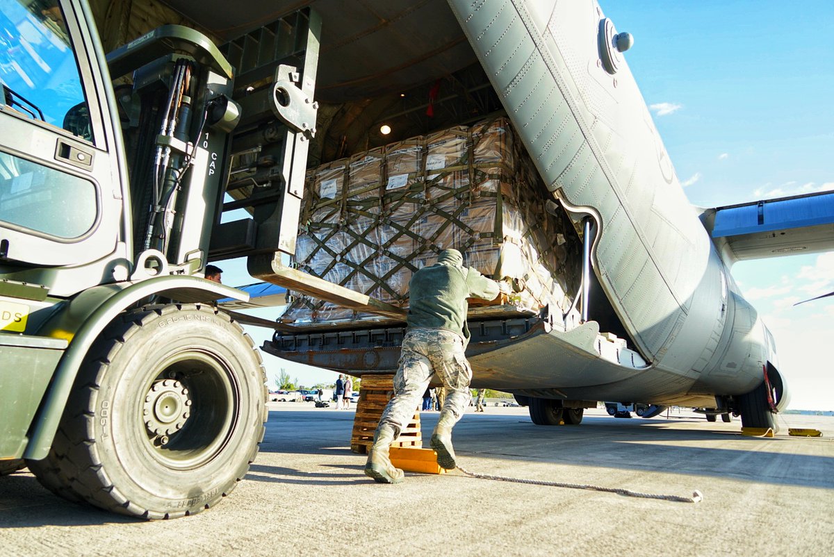 Aviones militares de Estados Unidos entregaron ayuda humanitaria a la devastada Beirut