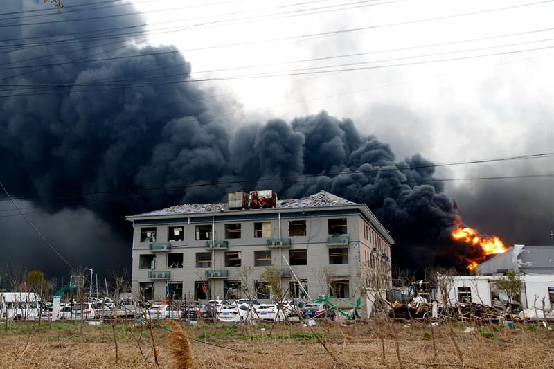 Aumenta a 44 la cifra de muertos por la explosión en planta química en China