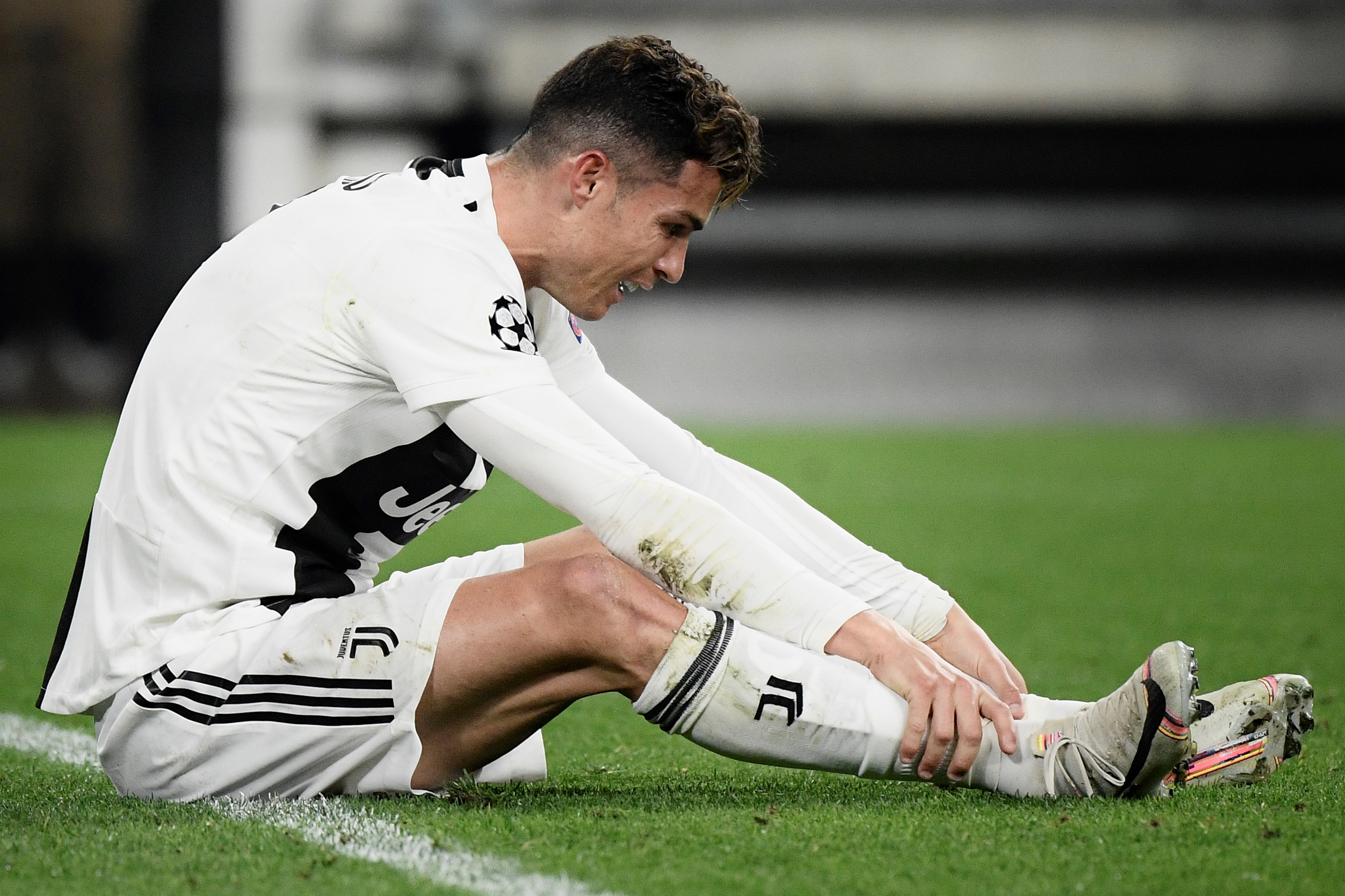 En ropa interior, con su gato y un masajeador: Así fue como Cristiano Ronaldo vio la final europea (Video)