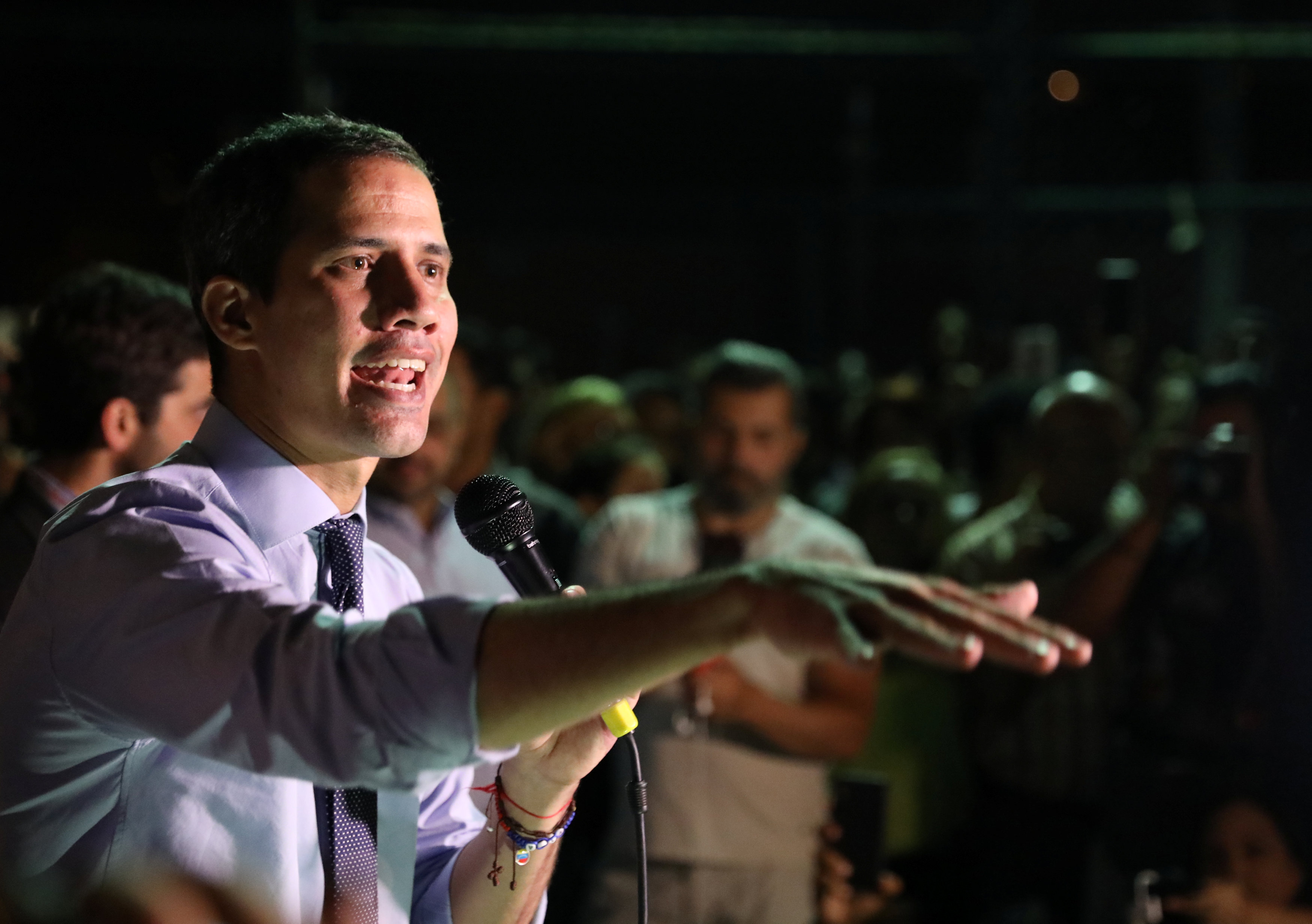 Guaidó, bajo amenaza de arresto, promete intensificar presión contra Maduro