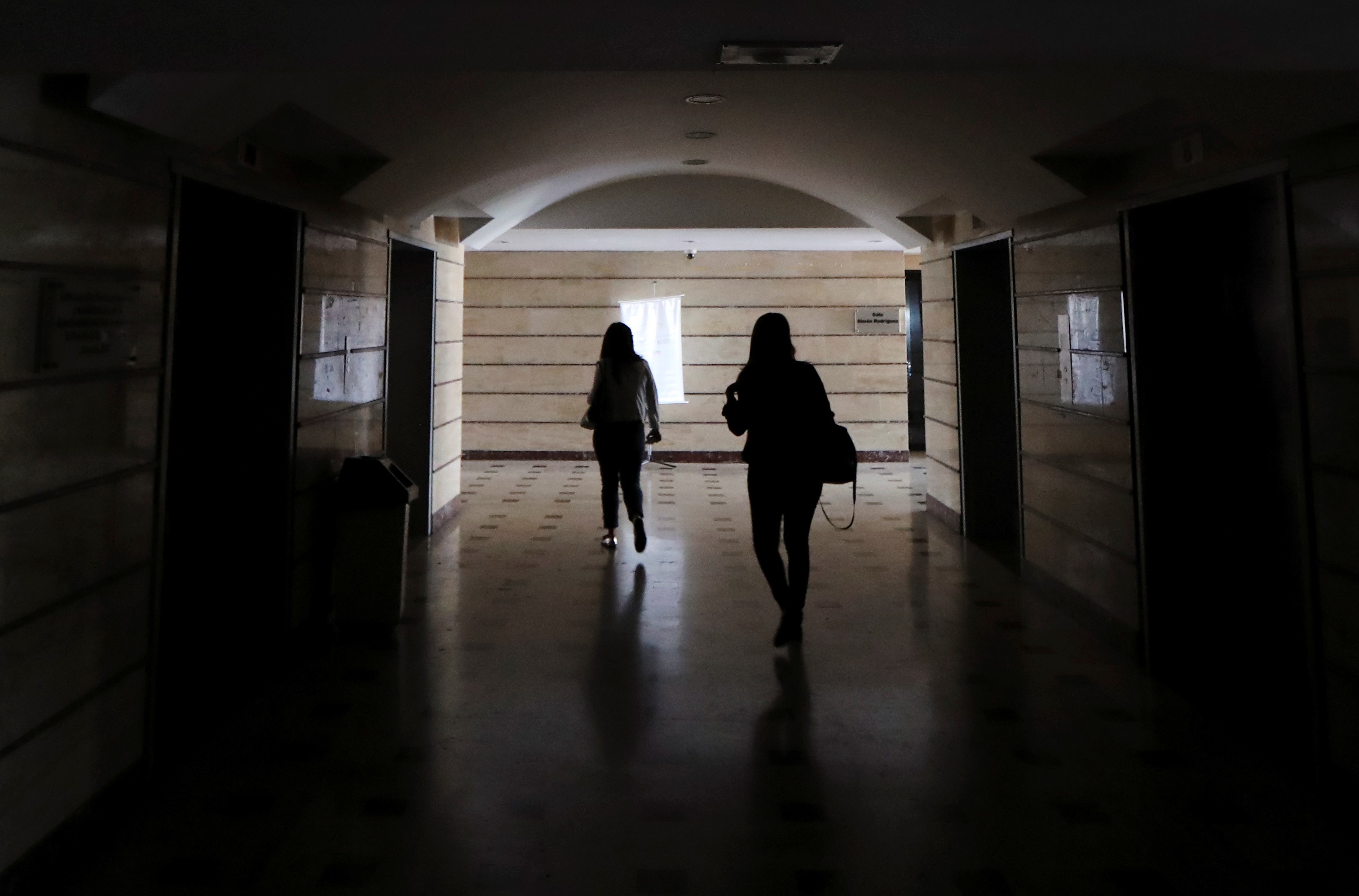 Falta de agua y luz no permitieron reinicio de clases en toda Venezuela #3Abr