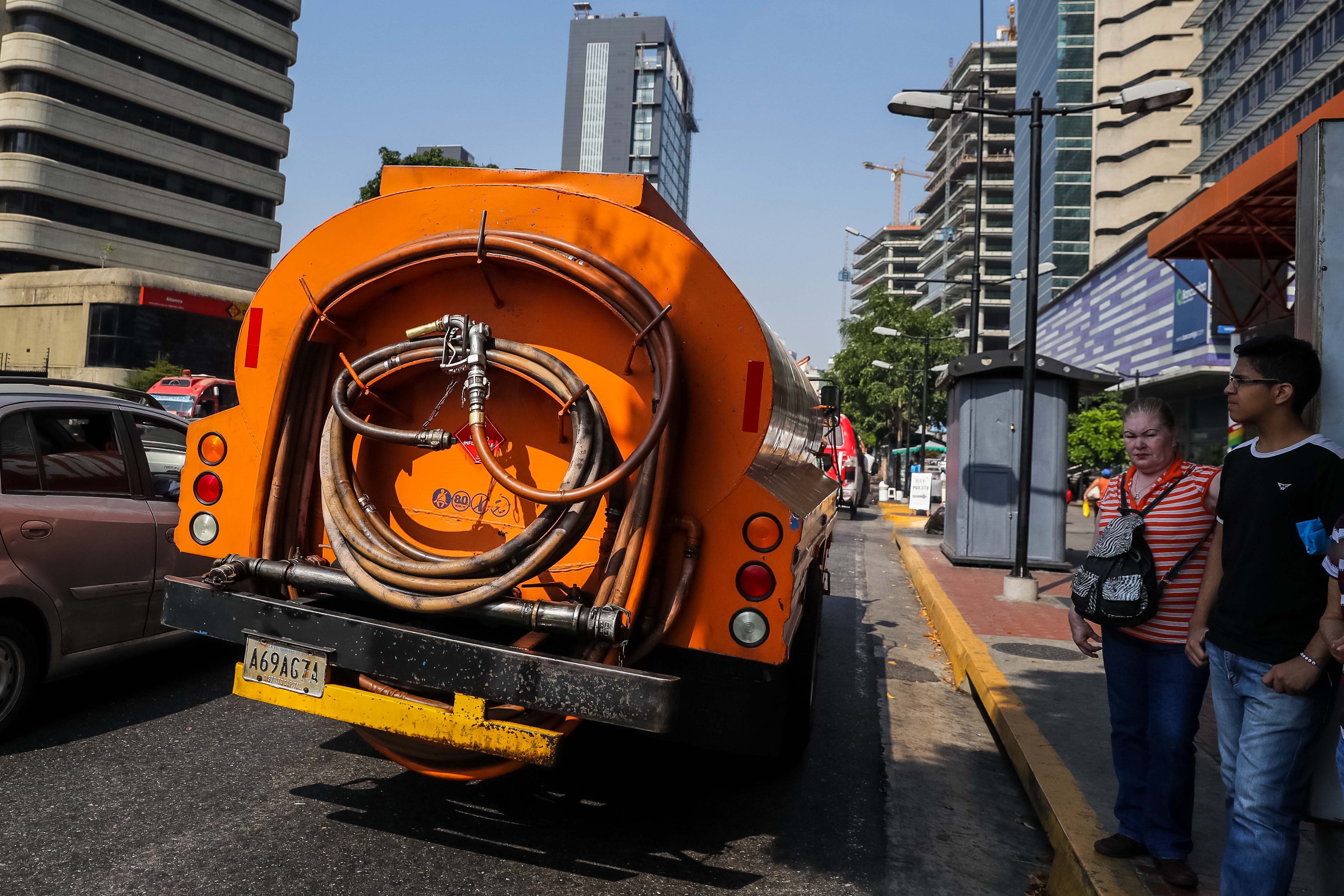 El INSÓLITO precio de una gandola de gasolina en Venezuela