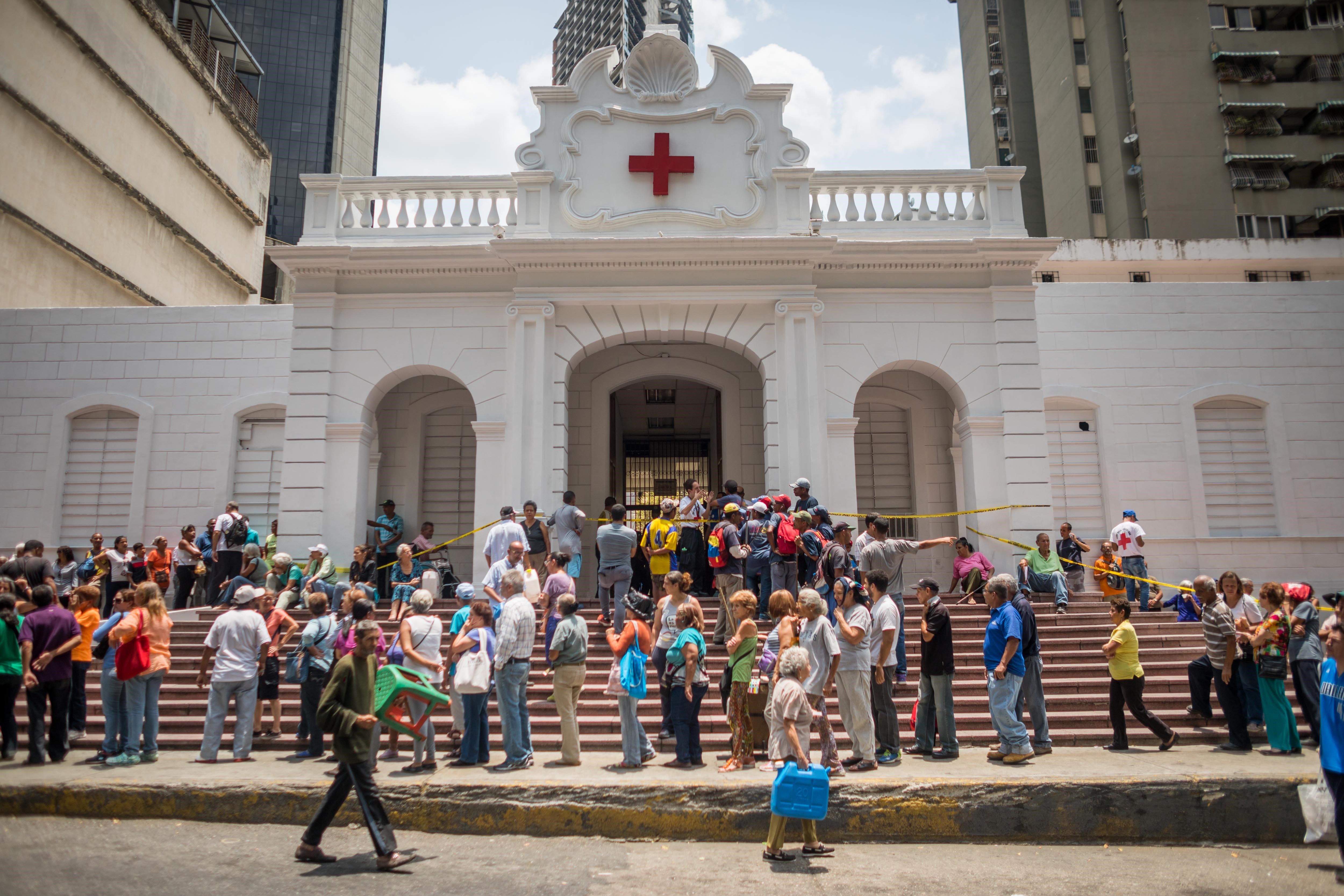 Exigen a la Cruz Roja cronograma de entregas de la ayuda humanitaria